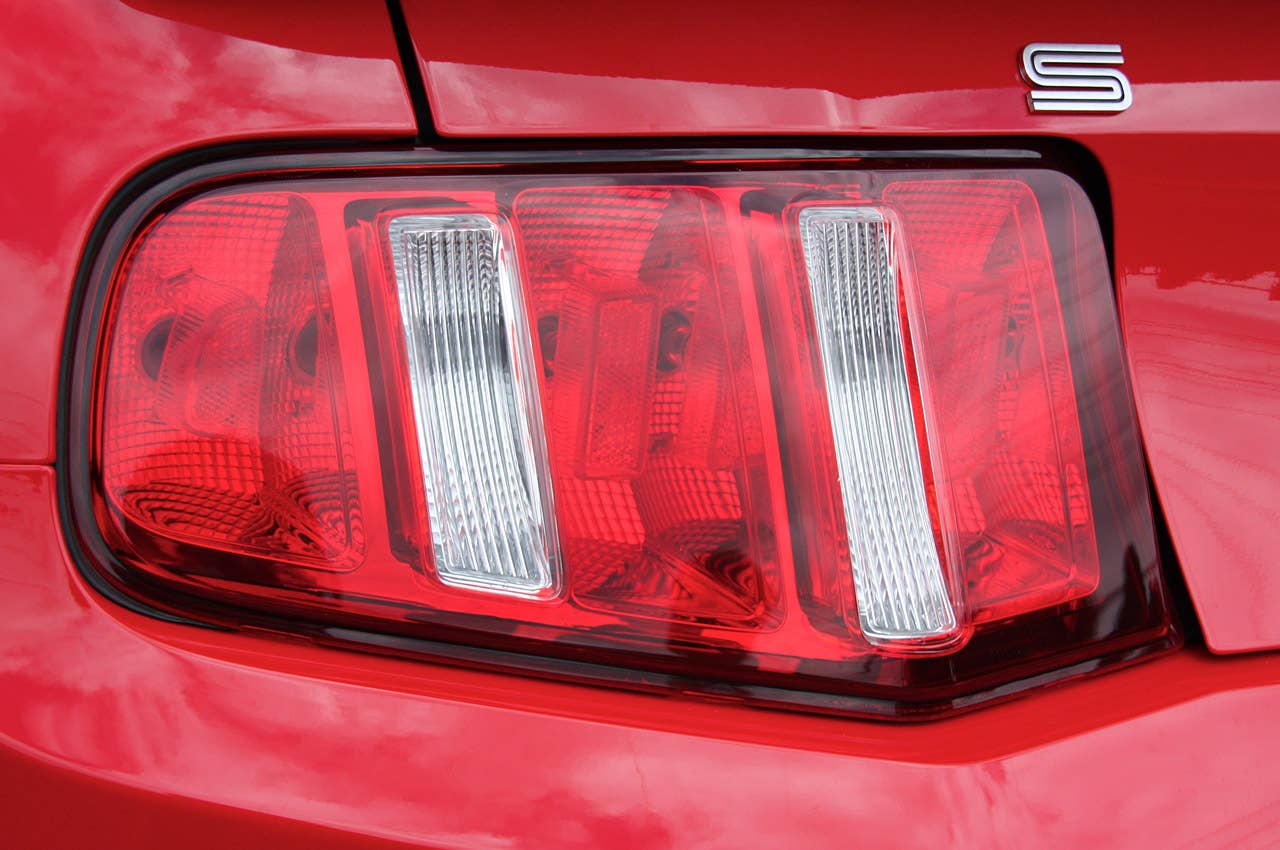 2011 Ford Shelby GT500 Convertible taillight