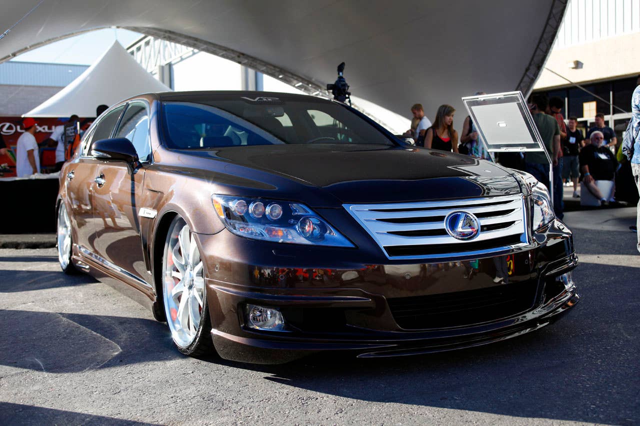 Lexus 600h L by VIP Auto Salon front 3/4