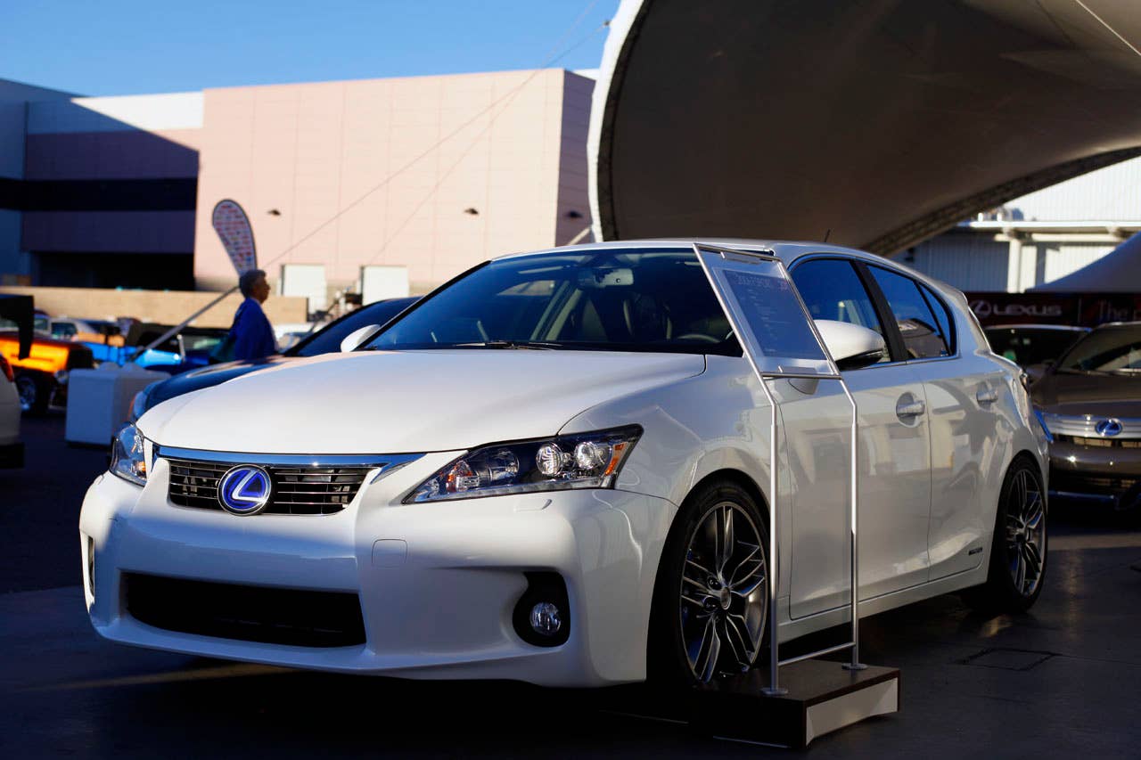 Lexus F Sport CT200h front 3/4