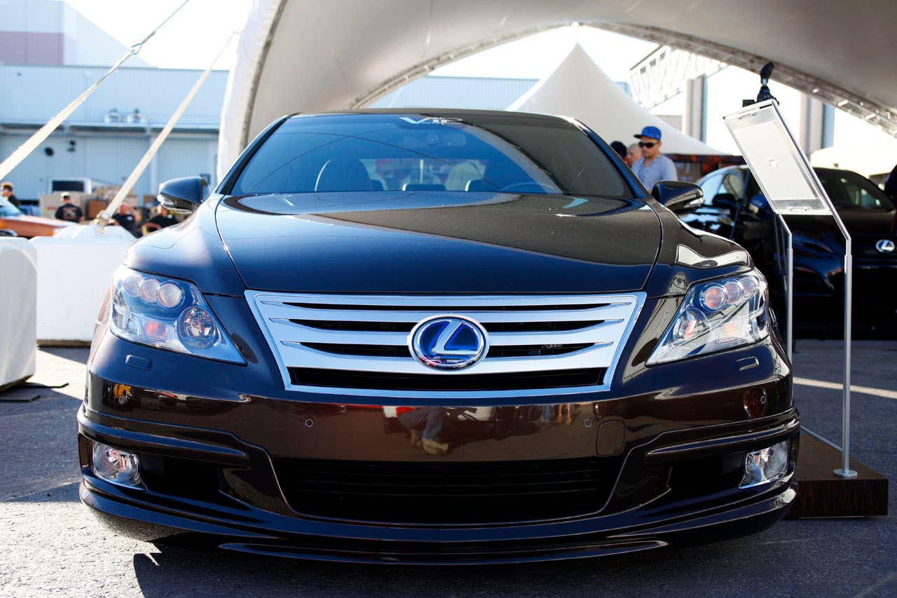 Lexus 600h L by VIP Auto Salon front