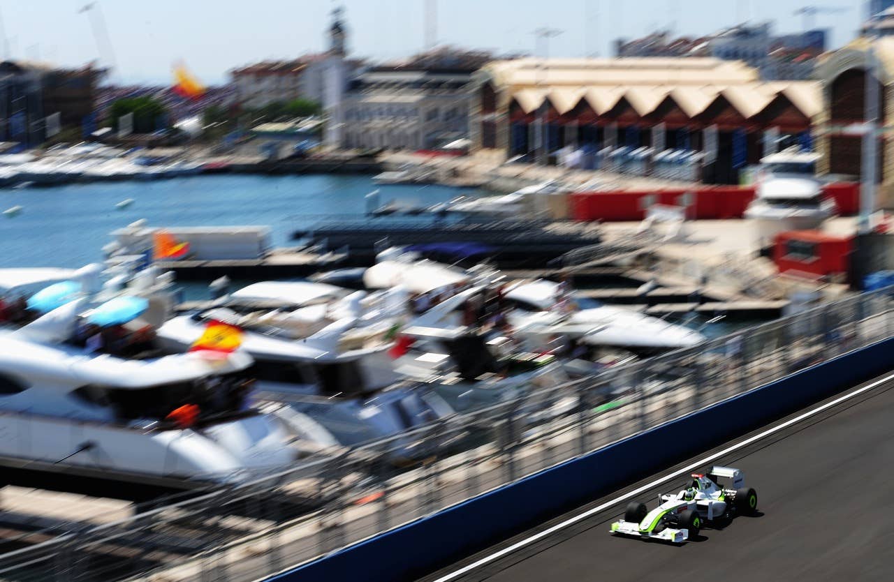 F1 Grand Prix of Europe - Qualifying VALENCIA, SPAIN - AUGUST 22: Jenson Button of Great Britain and Brawn GP drives during qualifying for the European Formula One Grand Prix at the Valencia Street Circuit on August 22, 2009, in Valencia, Spain. (Photo by Clive Mason/Getty Images)