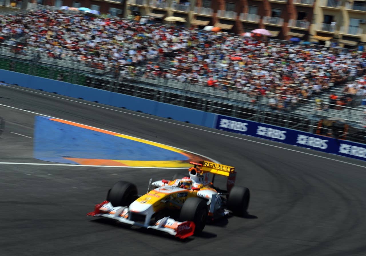 Renault's Spanish driver Fernando Alonso Renault's Spanish driver Fernando Alonso drives at the Valencia Street Circuit on August 23, 2009 in Valencia, during the Formula One Grand Prix of Europe. AFP PHOTO / FRED DUFOUR (Photo credit should read FRED DUFOUR/AFP/Getty Images)