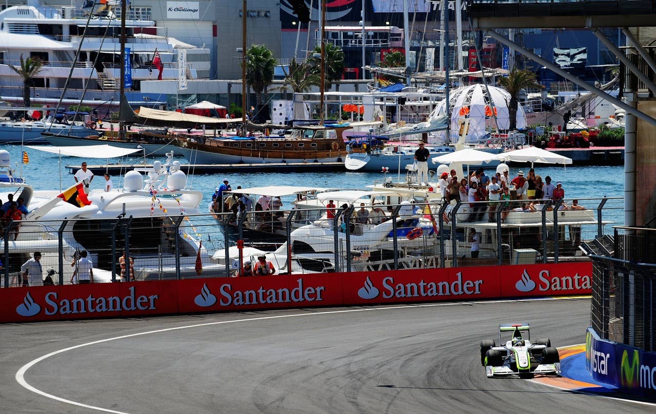 F1 Grand Prix of Europe - Race VALENCIA, SPAIN - AUGUST 23: Jenson Button of Great Britain and Brawn GP drives during the European Formula One Grand Prix at the Valencia Street Circuit on August 23, 2009, in Valencia, Spain. (Photo by Clive Mason/Getty Images)