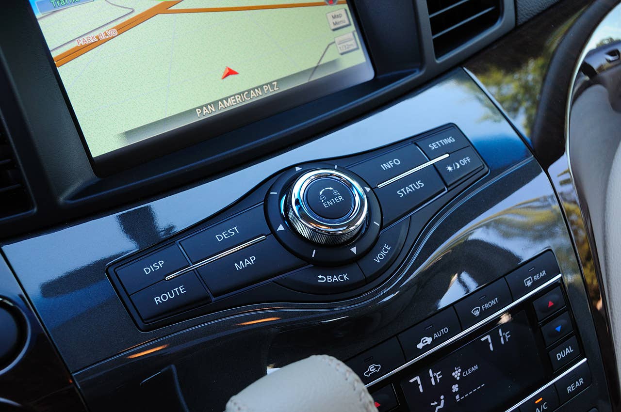 2011 Nissan Quest navigation system controls