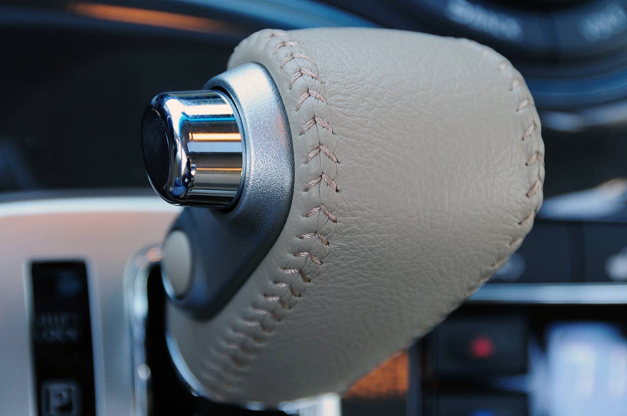 2011 Nissan Quest shifter