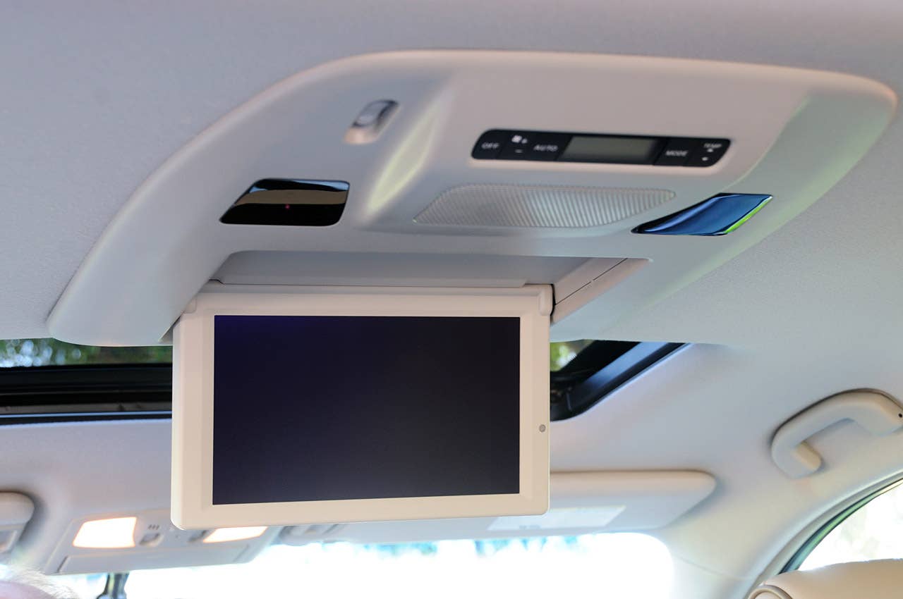 2011 Nissan Quest rear seat screen