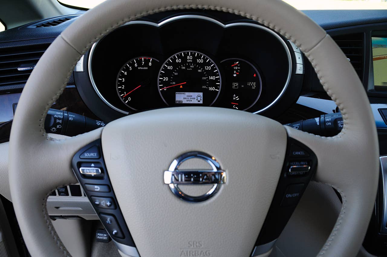 2011 Nissan Quest gauges