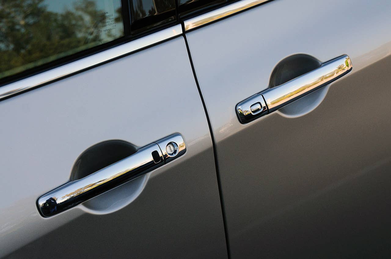 2011 Nissan Quest door handles