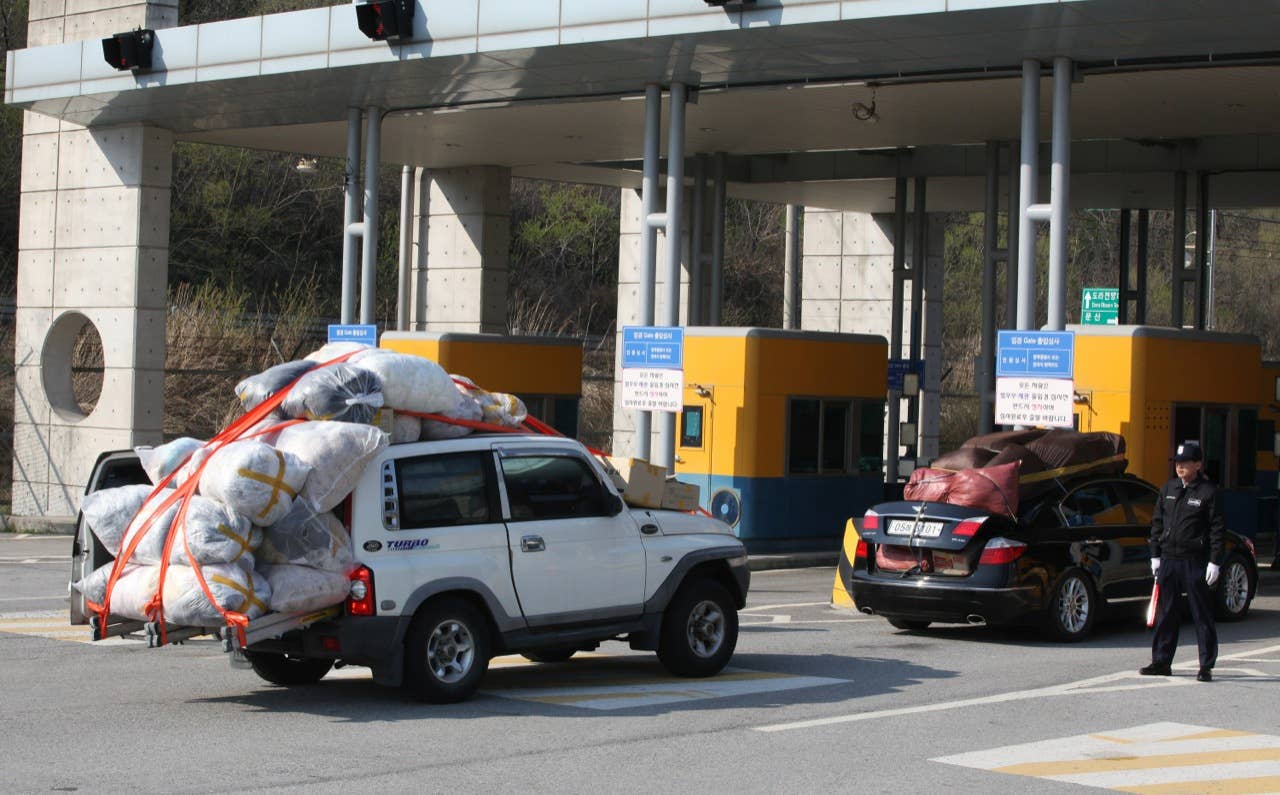 South Korean vehicles carrying products from North Korea's Kaesong industrial complex arrive at the customs, immigration and quarantine office near the border village of Panmunjom in Paju, South Korea, Saturday, April 27, 2013. South Korea said Friday that it has decided to withdraw the roughly 175 South Koreans still at a jointly run factory complex in North Korea, raising a major question about the survival of the last symbol of inter-Korean cooperation. (AP Photo/Ahn Young-joon)