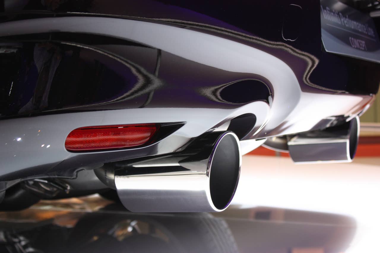 Paris 2010: 2011 Infiniti IPL G Convertible tail pipes
