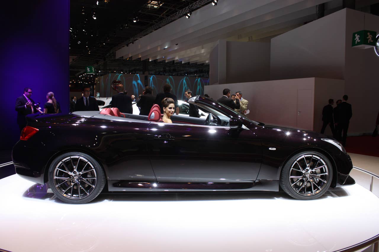 Paris 2010: 2011 Infiniti IPL G Convertible profile
