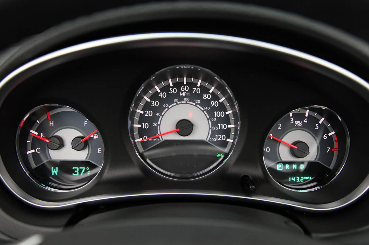 2011 Chrysler 200 Convertible gauges