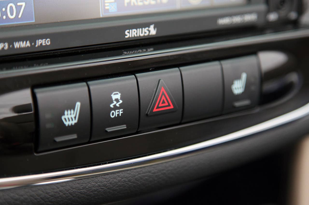 2011 Chrysler 200 Convertible instrument panel