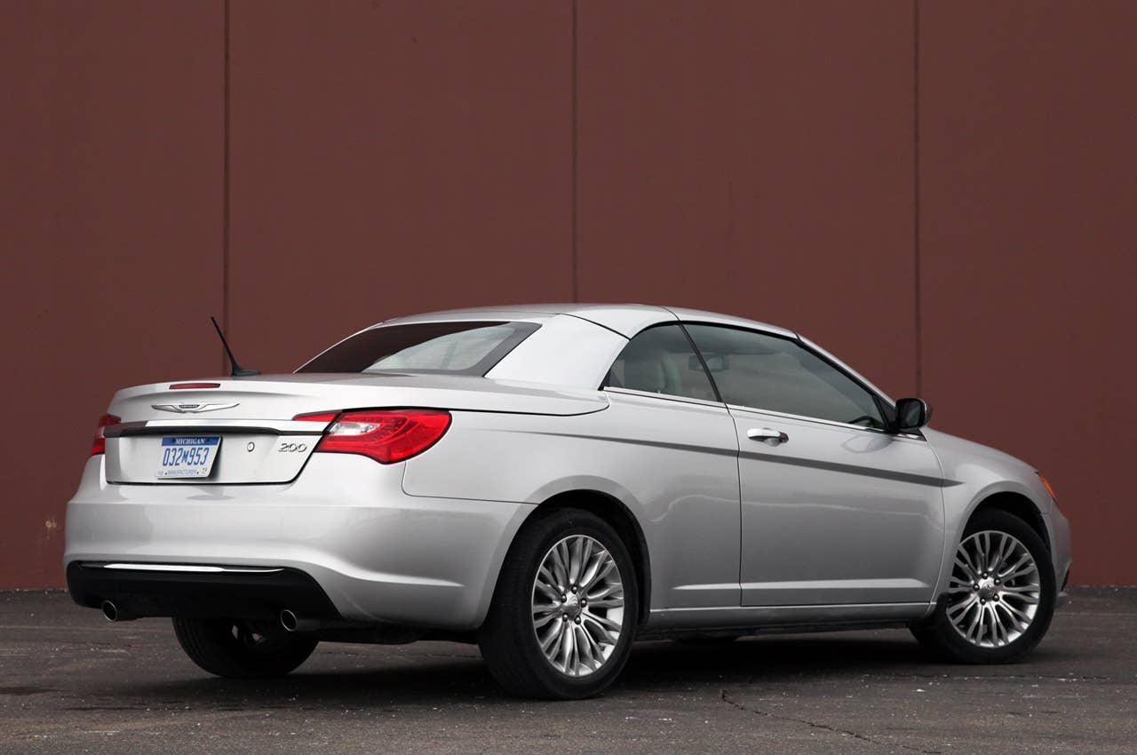 2011 Chrysler 200 Convertible rear 3/4 view