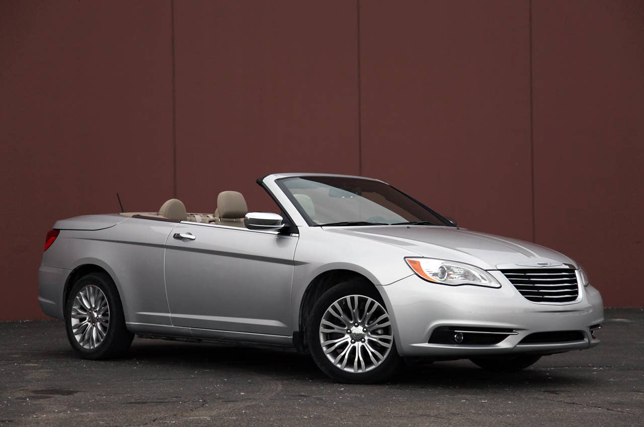 2011 Chrysler 200 Convertible front 3/4 view