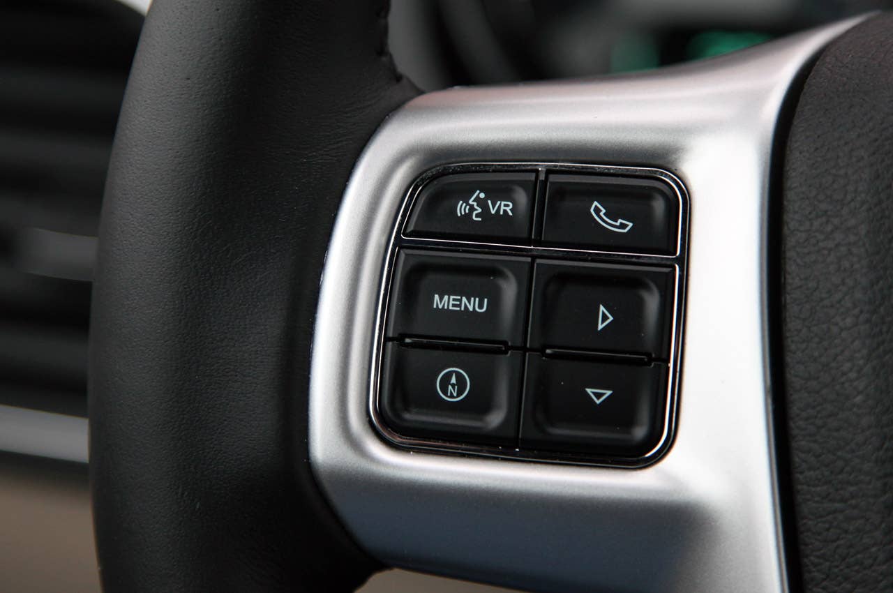 2011 Chrysler 200 Convertible steering wheel controls