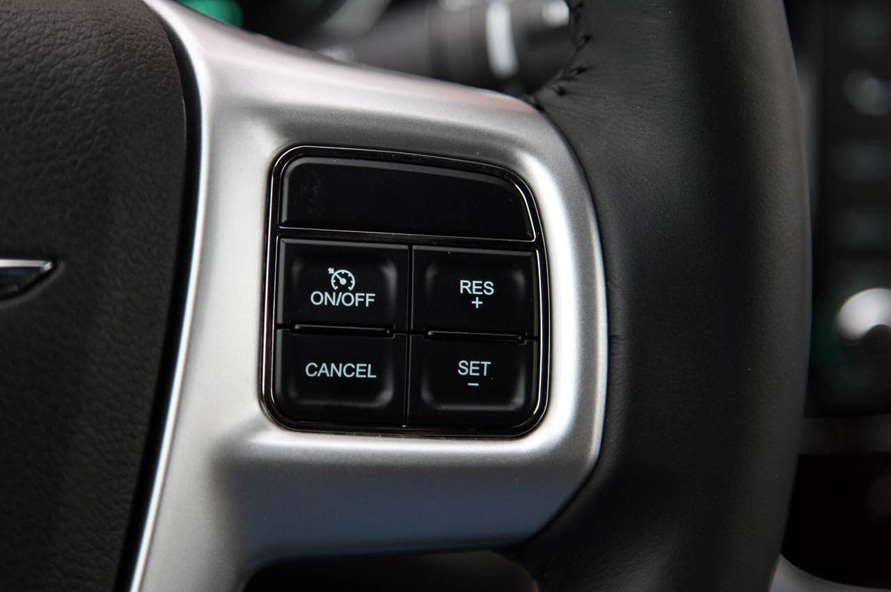 2011 Chrysler 200 Convertible steering wheel controls