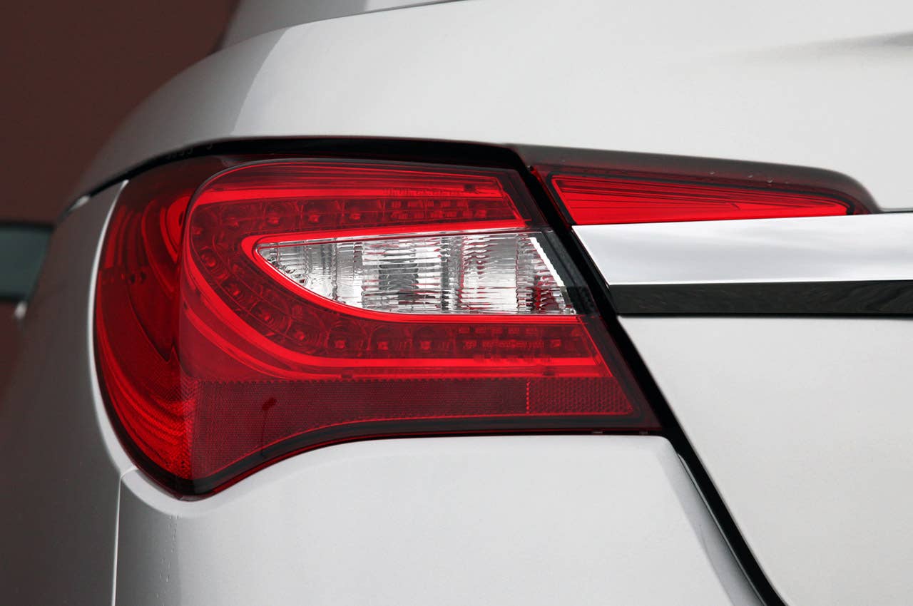 2011 Chrysler 200 Convertible taillight
