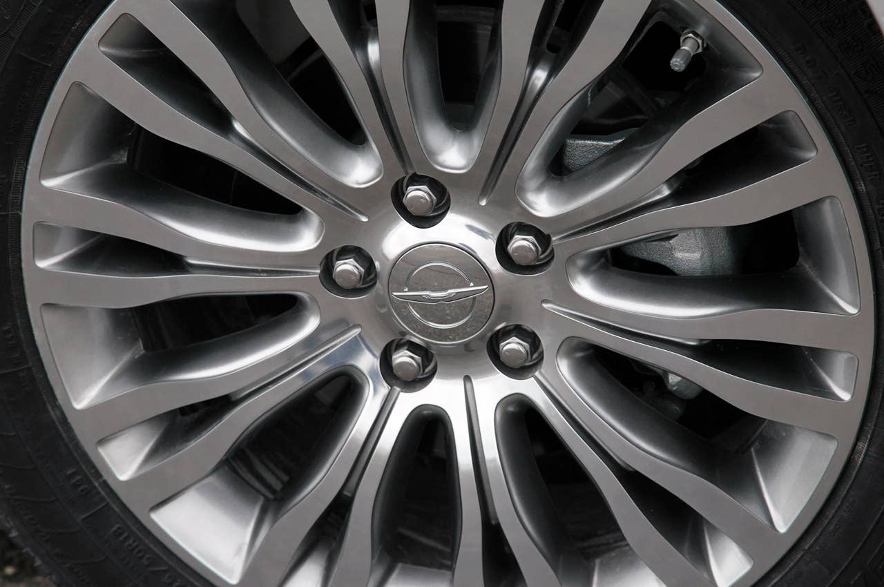 2011 Chrysler 200 Convertible wheel