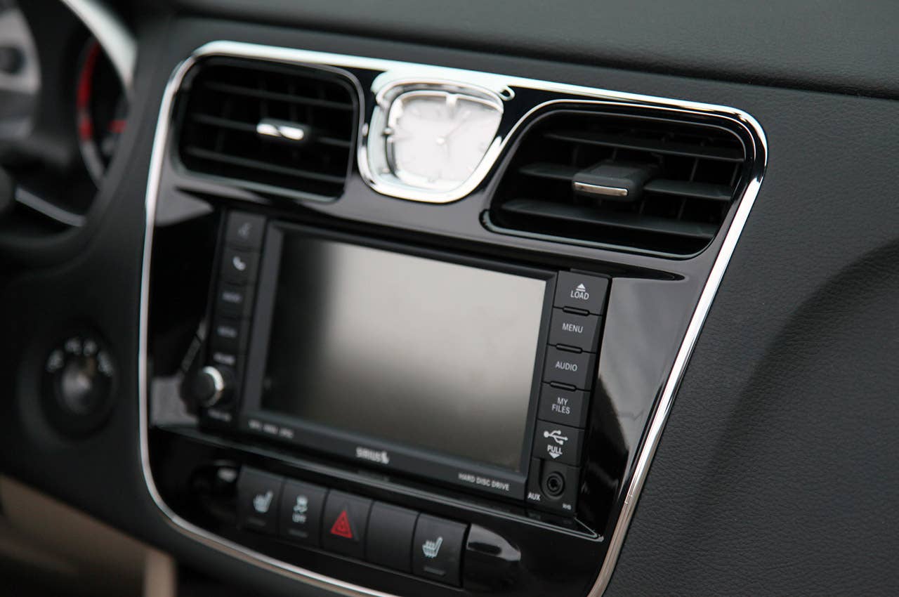 2011 Chrysler 200 Convertible instrument panel