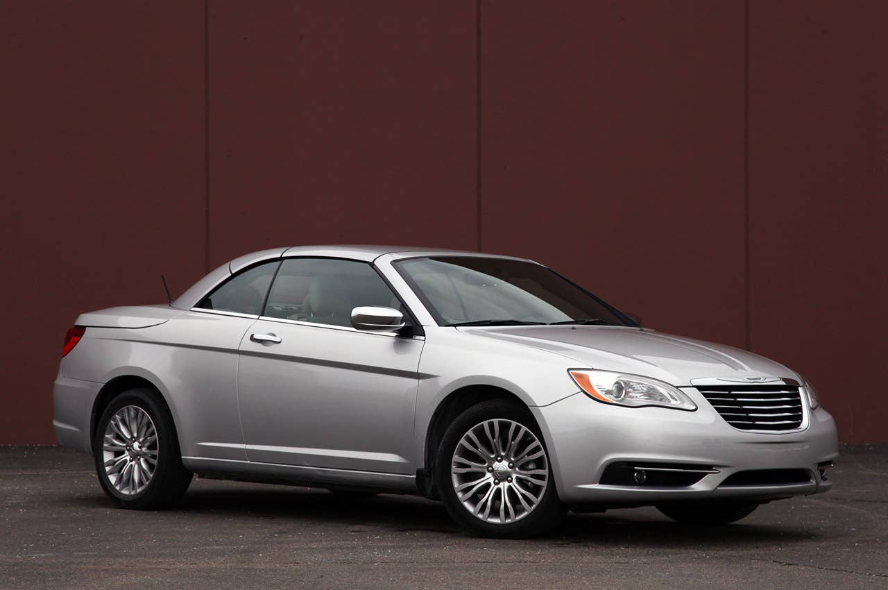 2011 Chrysler 200 Convertible front 3/4 view