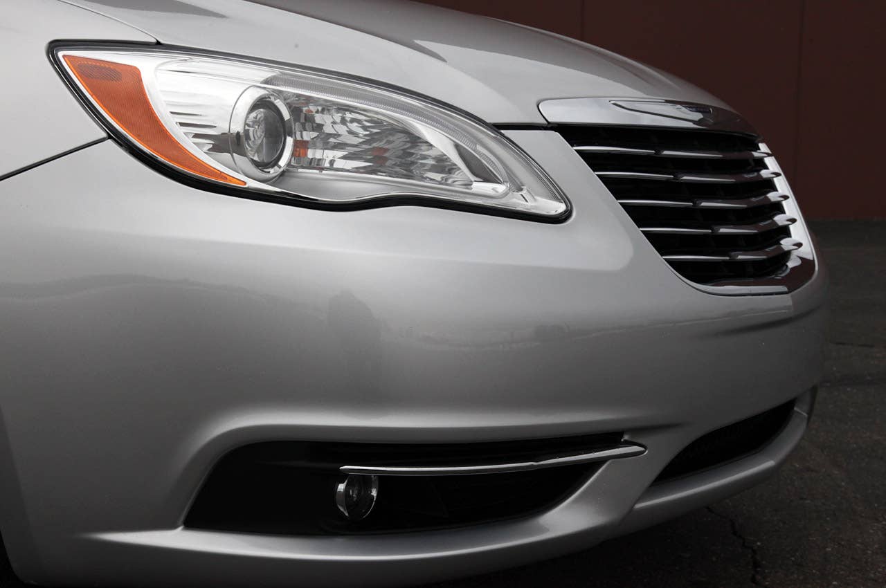 2011 Chrysler 200 Convertible front detail