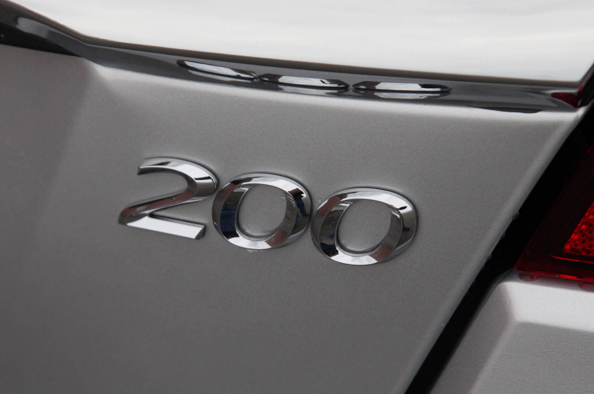 2011 Chrysler 200 Convertible badge