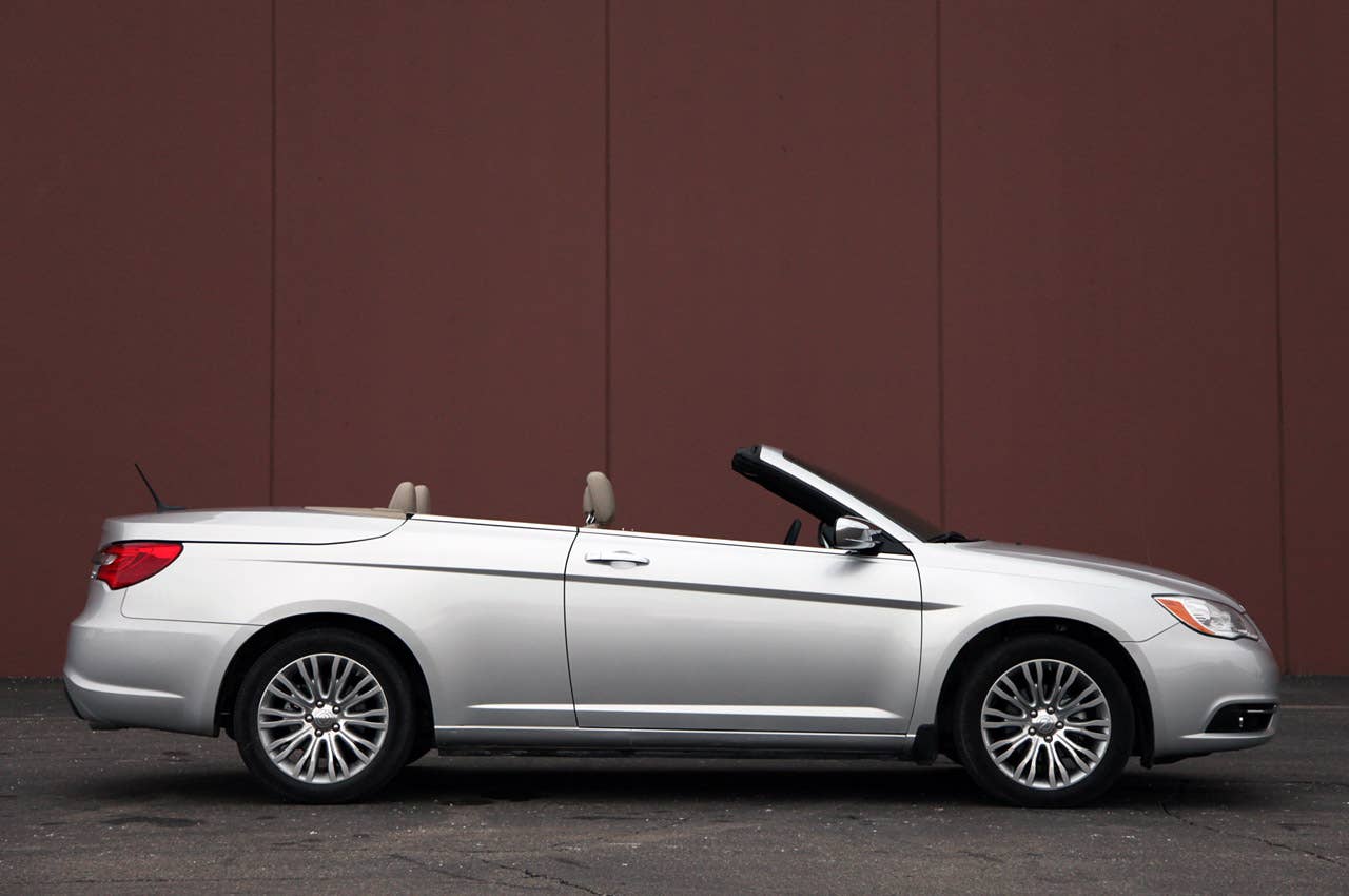 2011 Chrysler 200 Convertible side view