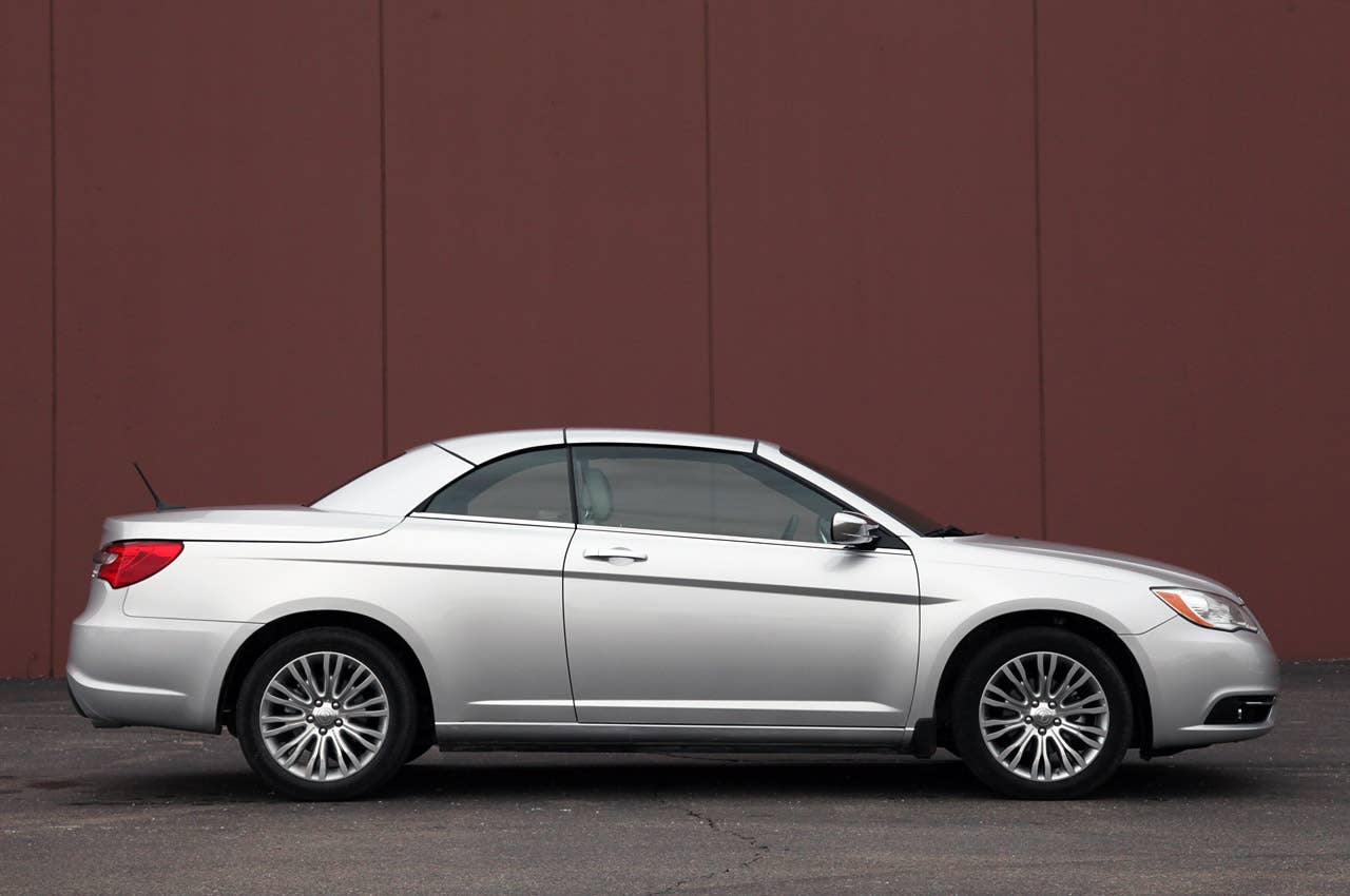 2011 Chrysler 200 Convertible side view