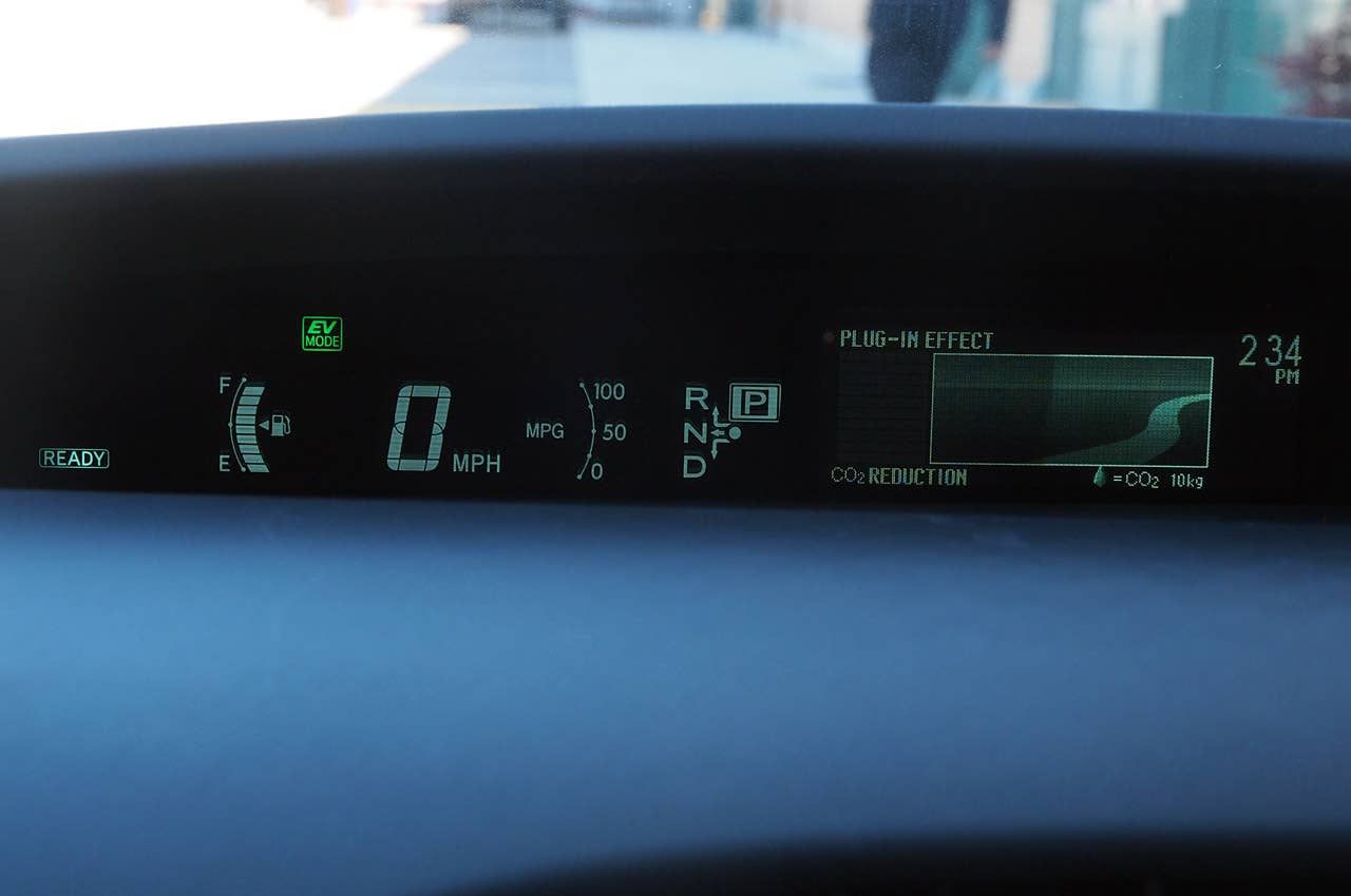 2012 Toyota Prius Plug-In plug-in effect display