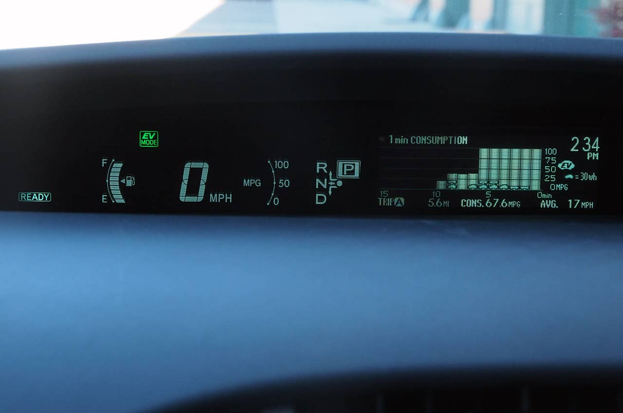 2012 Toyota Prius Plug-In consumption display