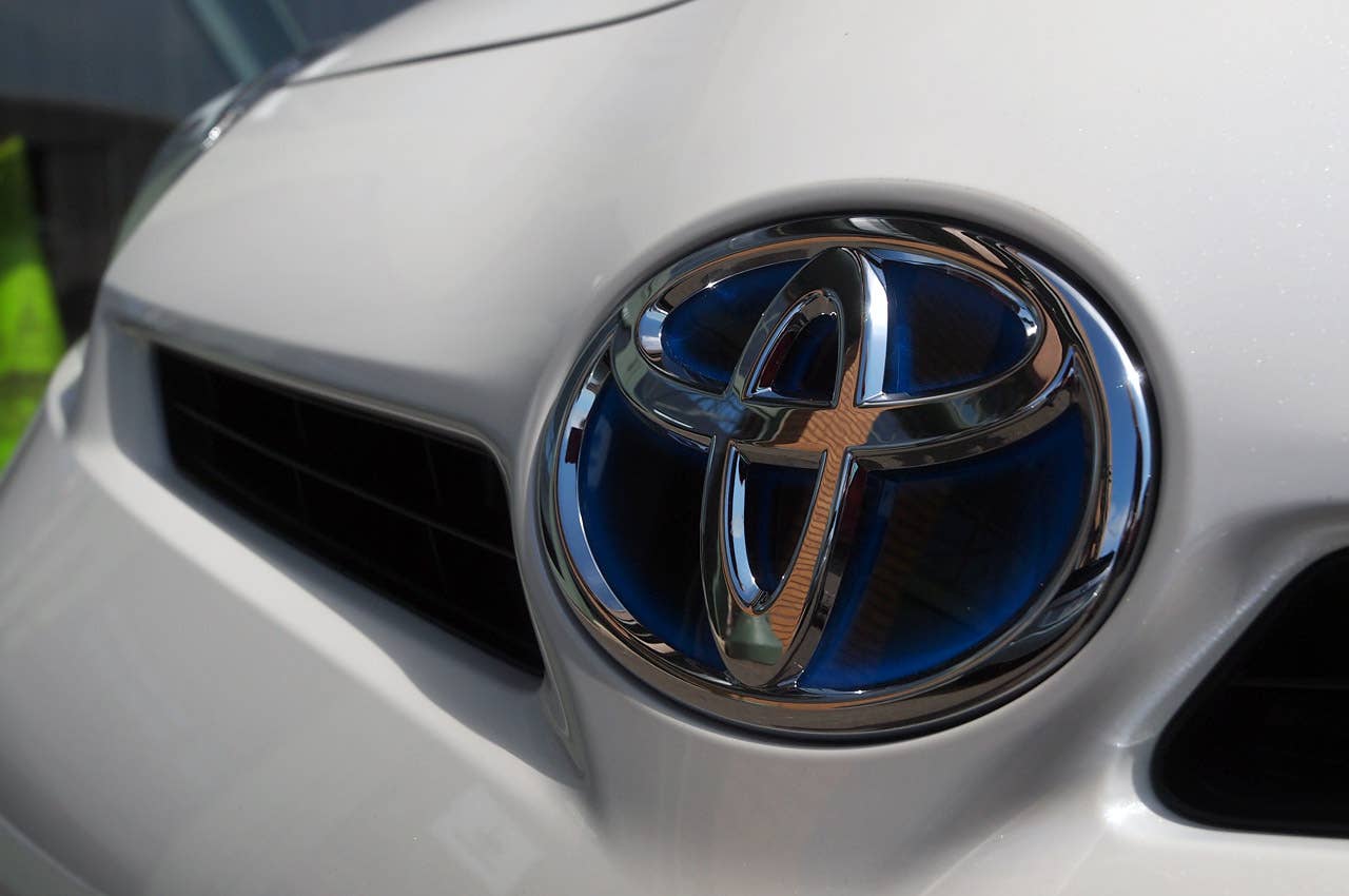 2012 Toyota Prius Plug-In logo