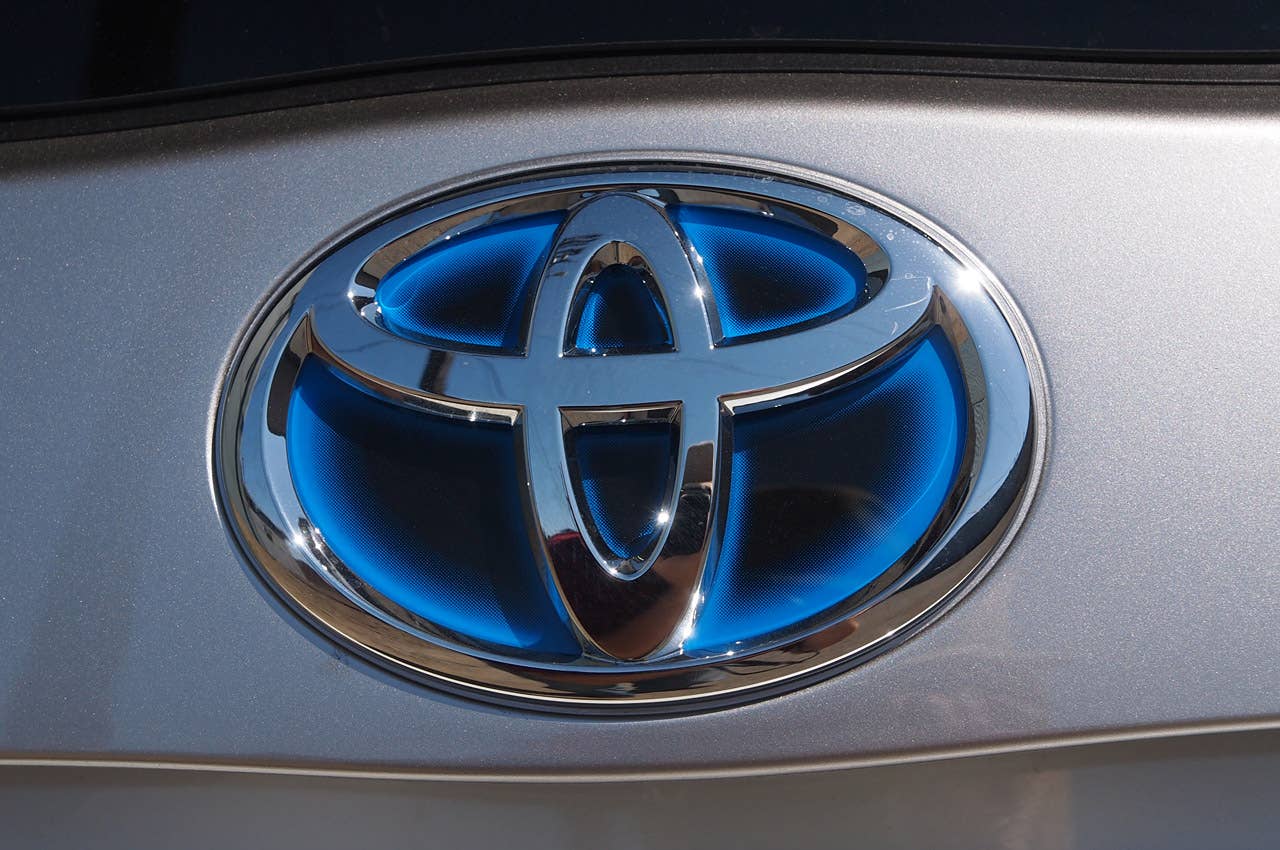 2012 Toyota Prius Plug-In logo
