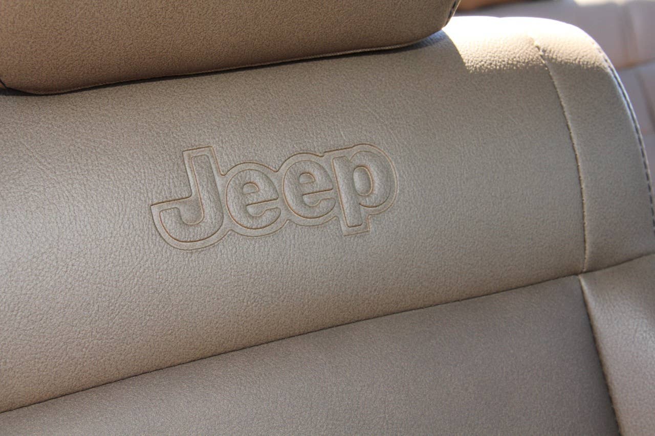 2012 Jeep Wrangler front seats