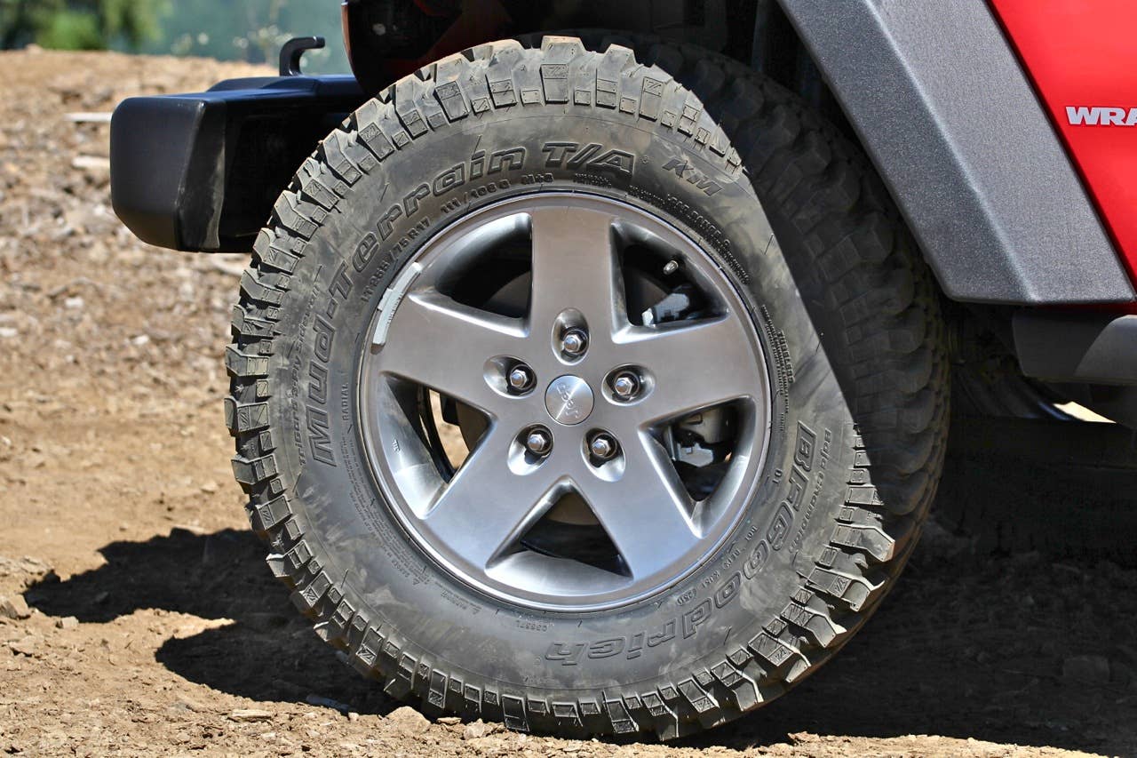 2012 Jeep Wrangler wheel and tire