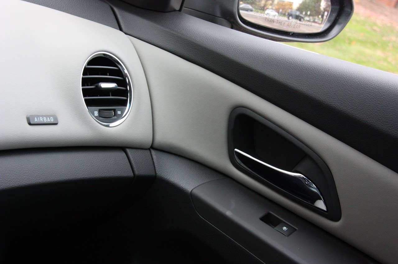 2011 Chevrolet Cruze 1LT door panel