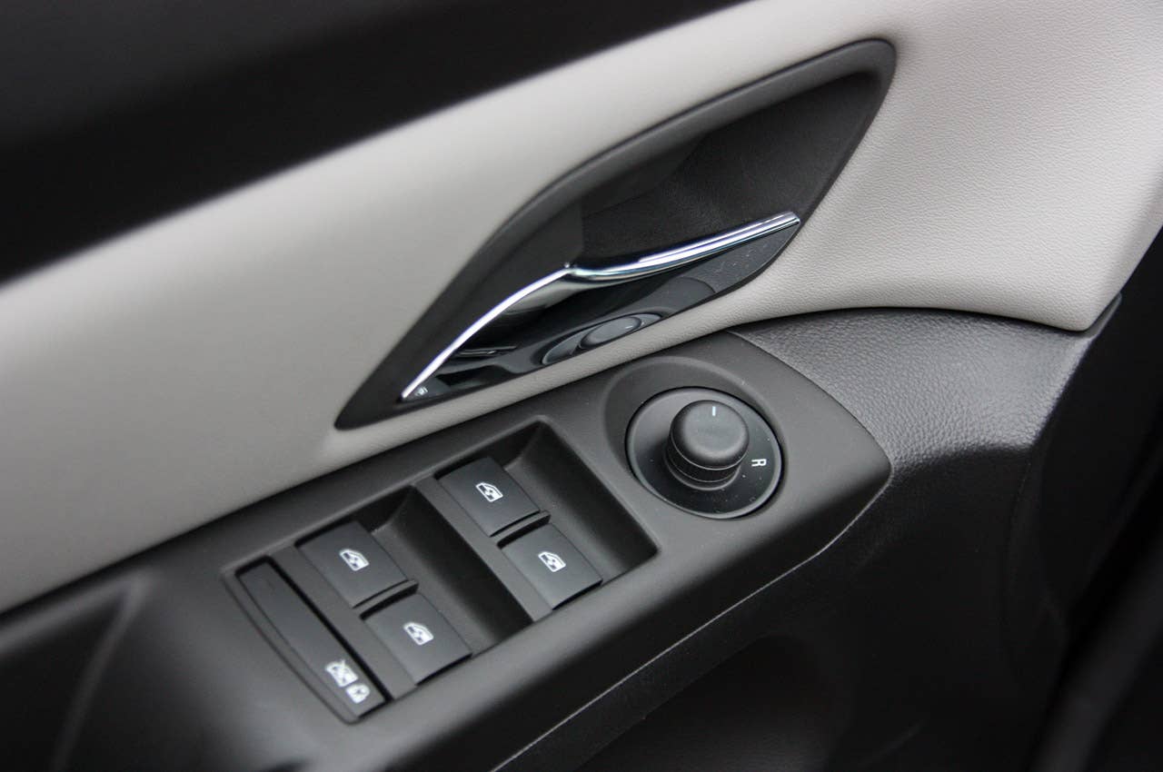 2011 Chevrolet Cruze 1LT door panel