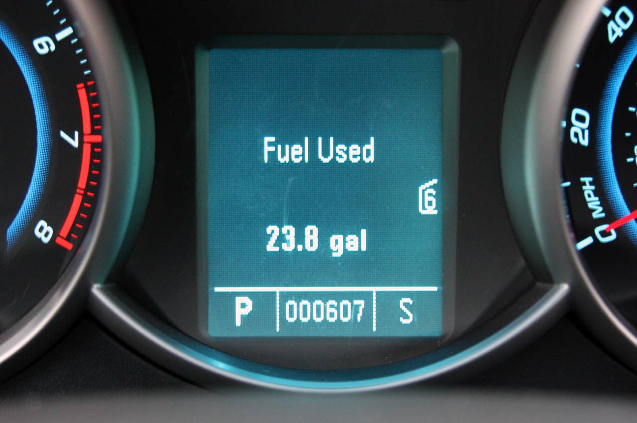 2011 Chevrolet Cruze 1LT fuel meter