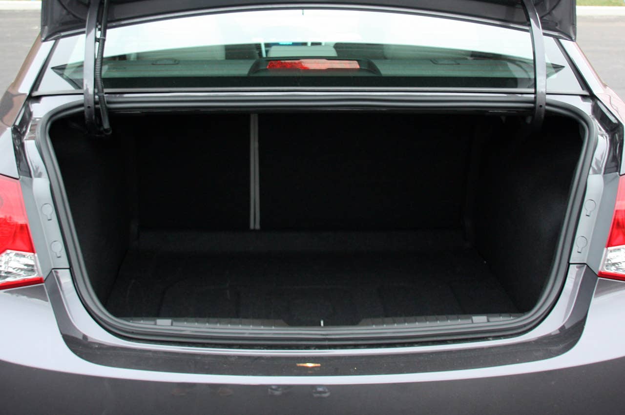 2011 Chevrolet Cruze 1LT trunk