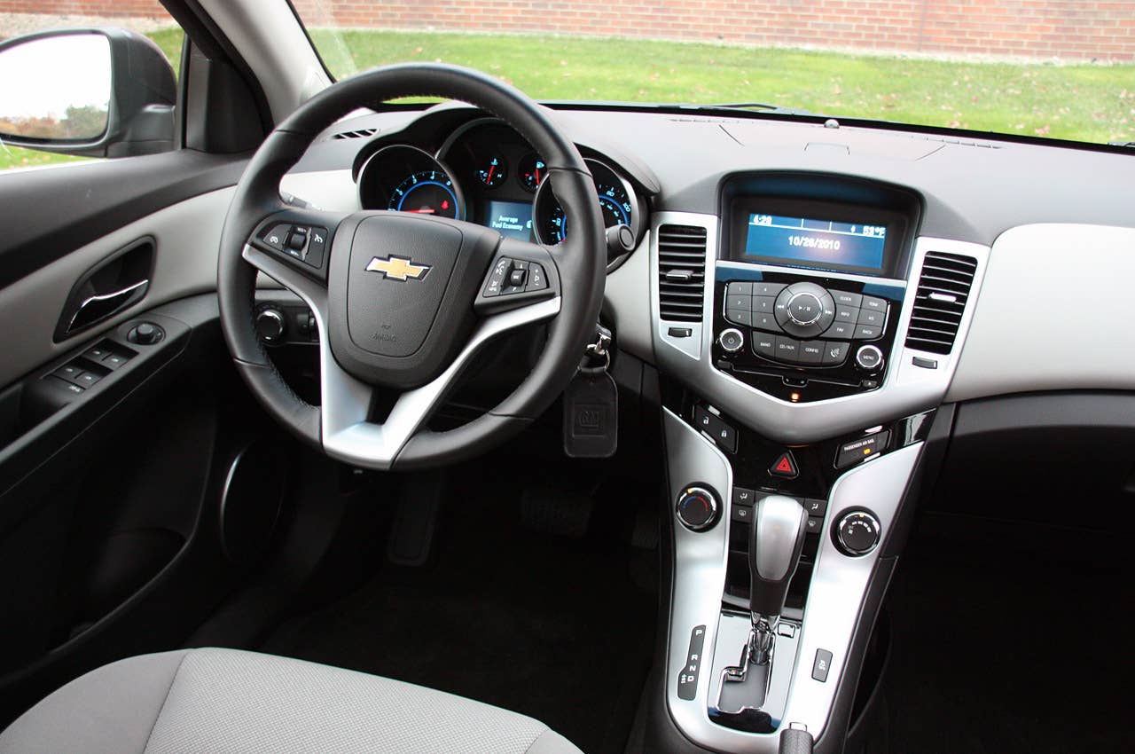 2011 Chevrolet Cruze 1LT interior