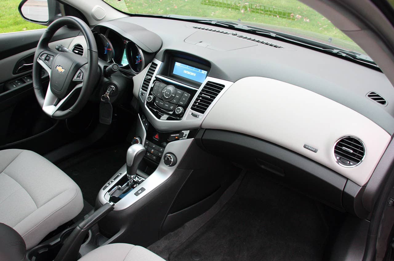 2011 Chevrolet Cruze 1LT interior