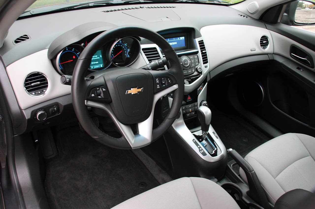 2011 Chevrolet Cruze 1LT interior