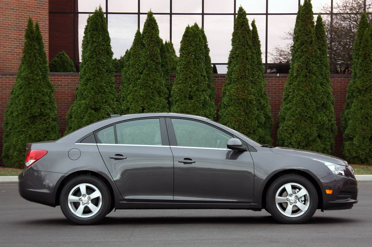 2011 Chevrolet Cruze 1LT side view