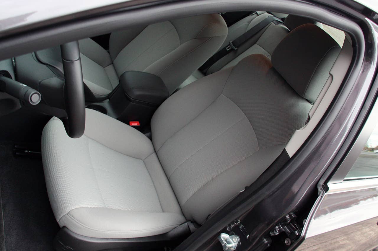 2011 Chevrolet Cruze 1LT front seats