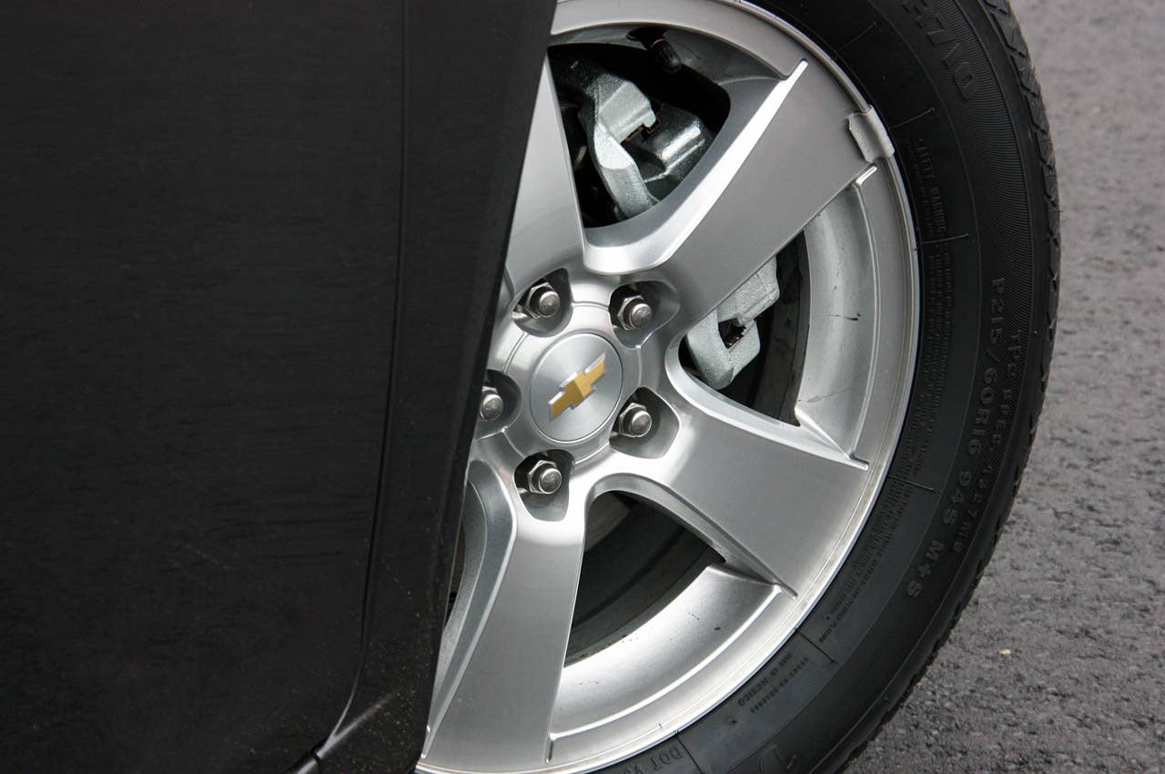 2011 Chevrolet Cruze 1LT wheel