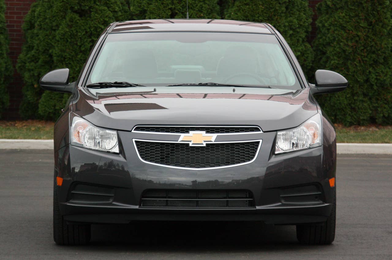 2011 Chevrolet Cruze 1LT front view