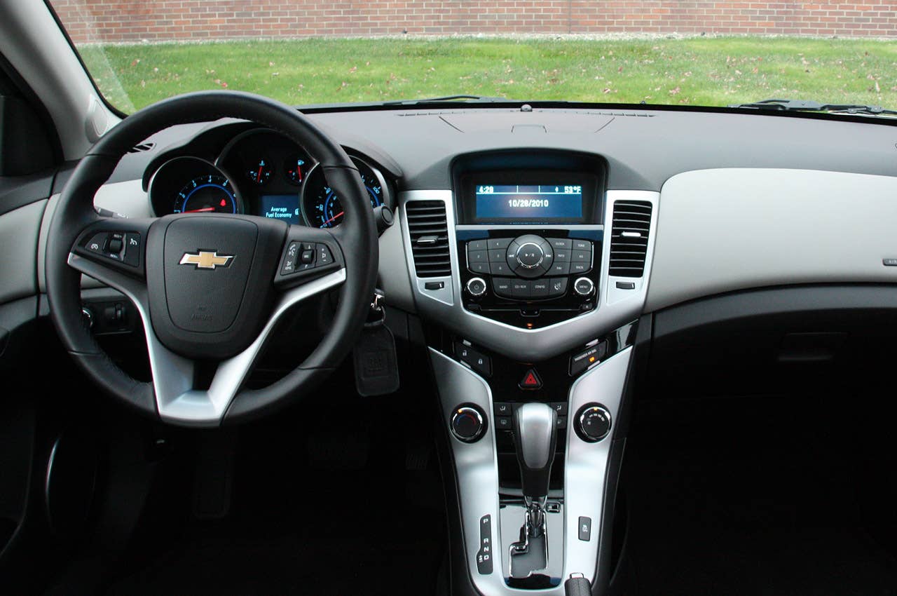 2011 Chevrolet Cruze 1LT interior