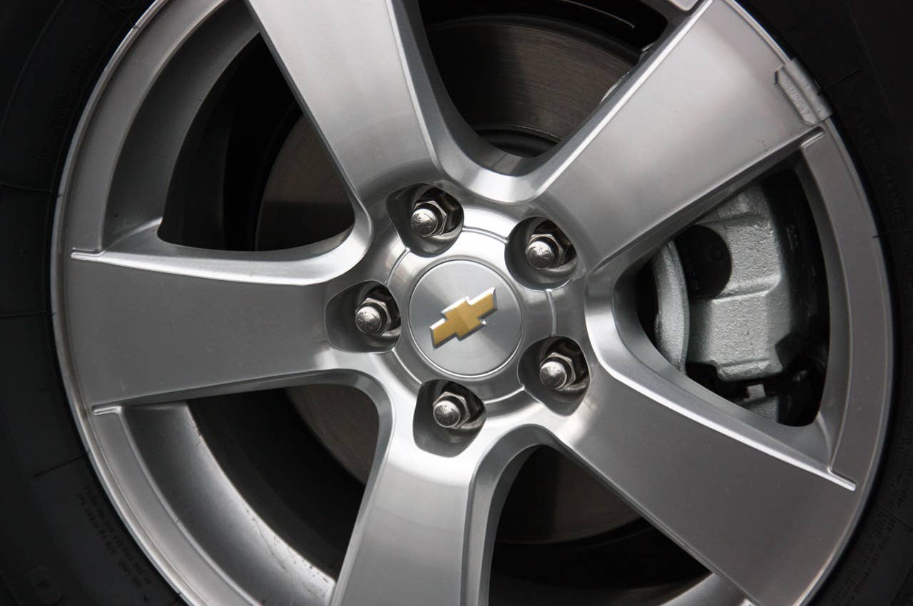 2011 Chevrolet Cruze 1LT wheel detail