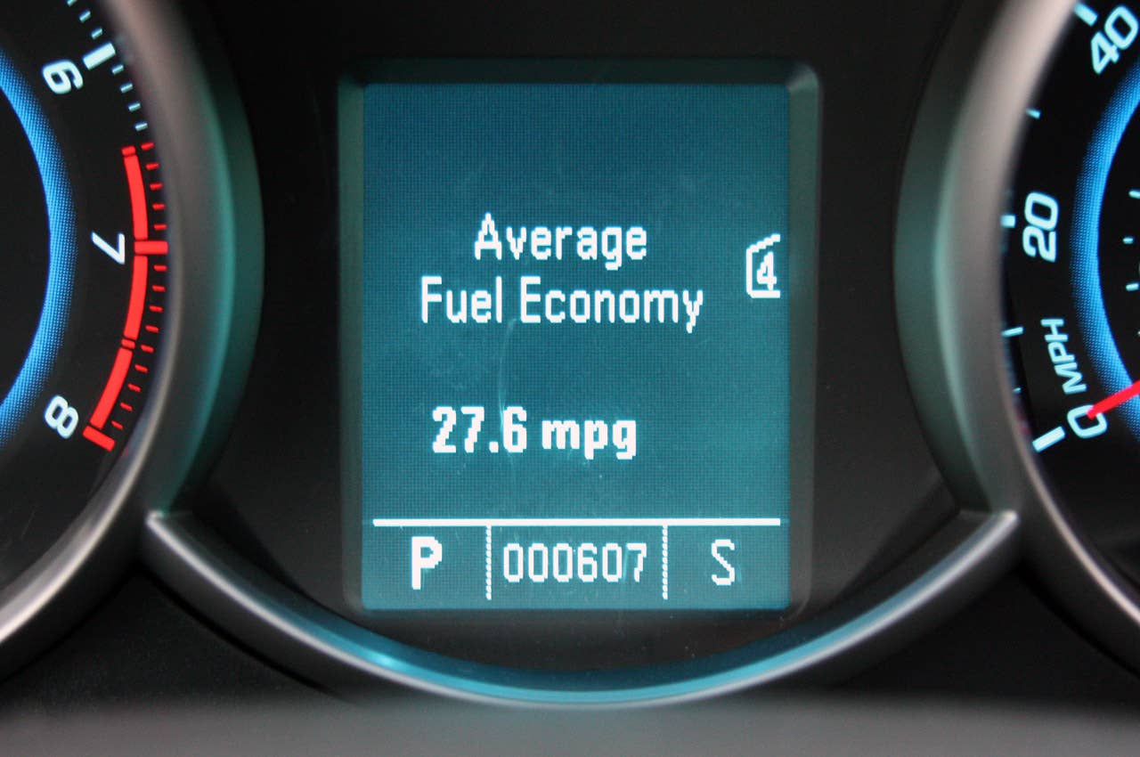 2011 Chevrolet Cruze 1LT mpg meter
