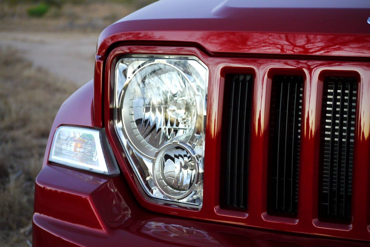 2010 Jeep Liberty Sport headlight